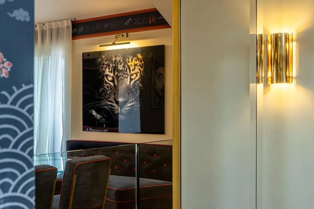 アパート 2 Floor Suite Near Duomo ミラノ