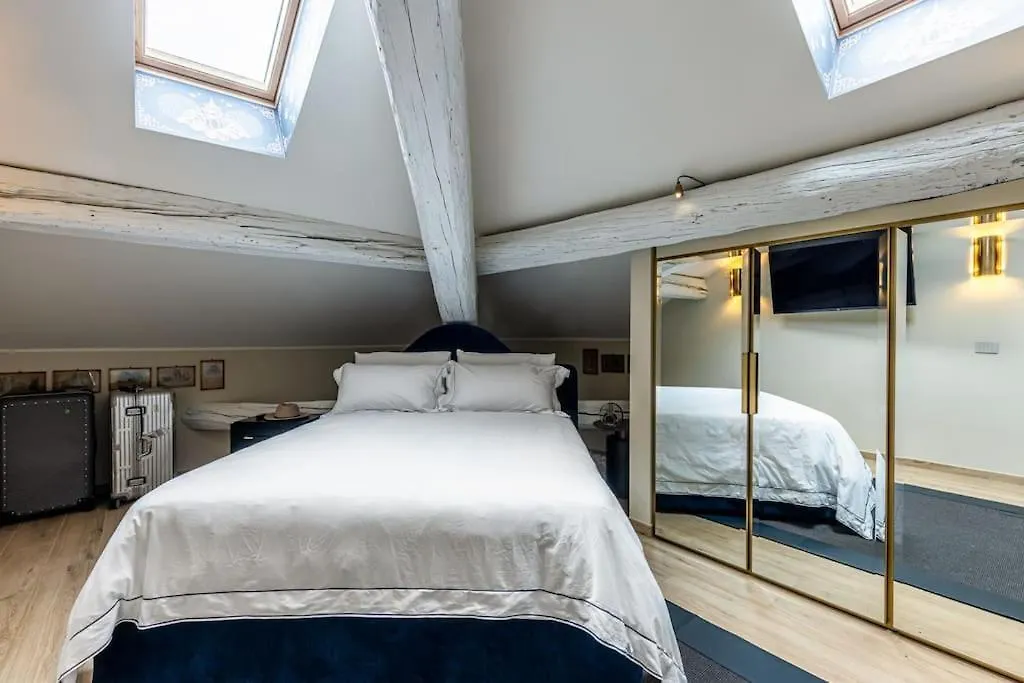 アパート 2 Floor Suite Near Duomo ミラノ
