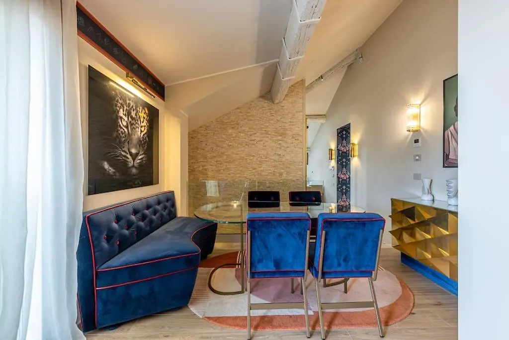 アパート 2 Floor Suite Near Duomo ミラノ イタリア