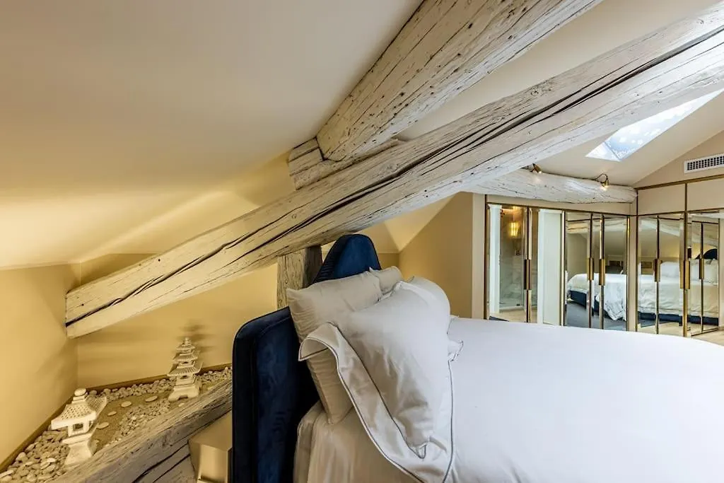 2 Floor Suite Near Duomo ミラノ アパート