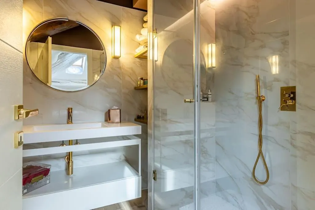 2 Floor Suite Near Duomo ミラノ 0*,  イタリア