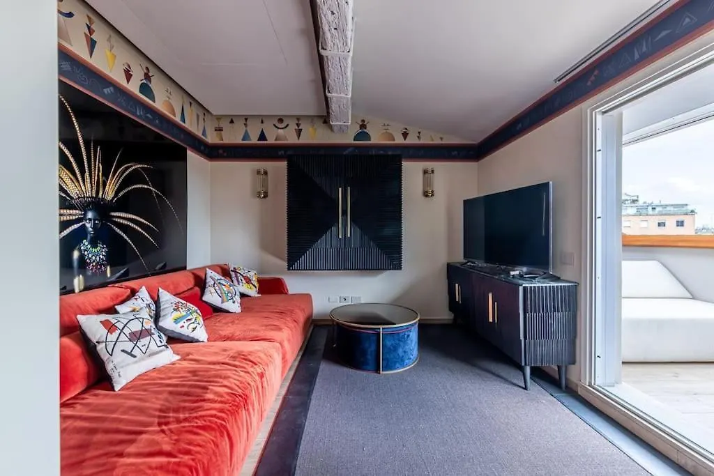 2 Floor Suite Near Duomo ミラノ 0*,  イタリア
